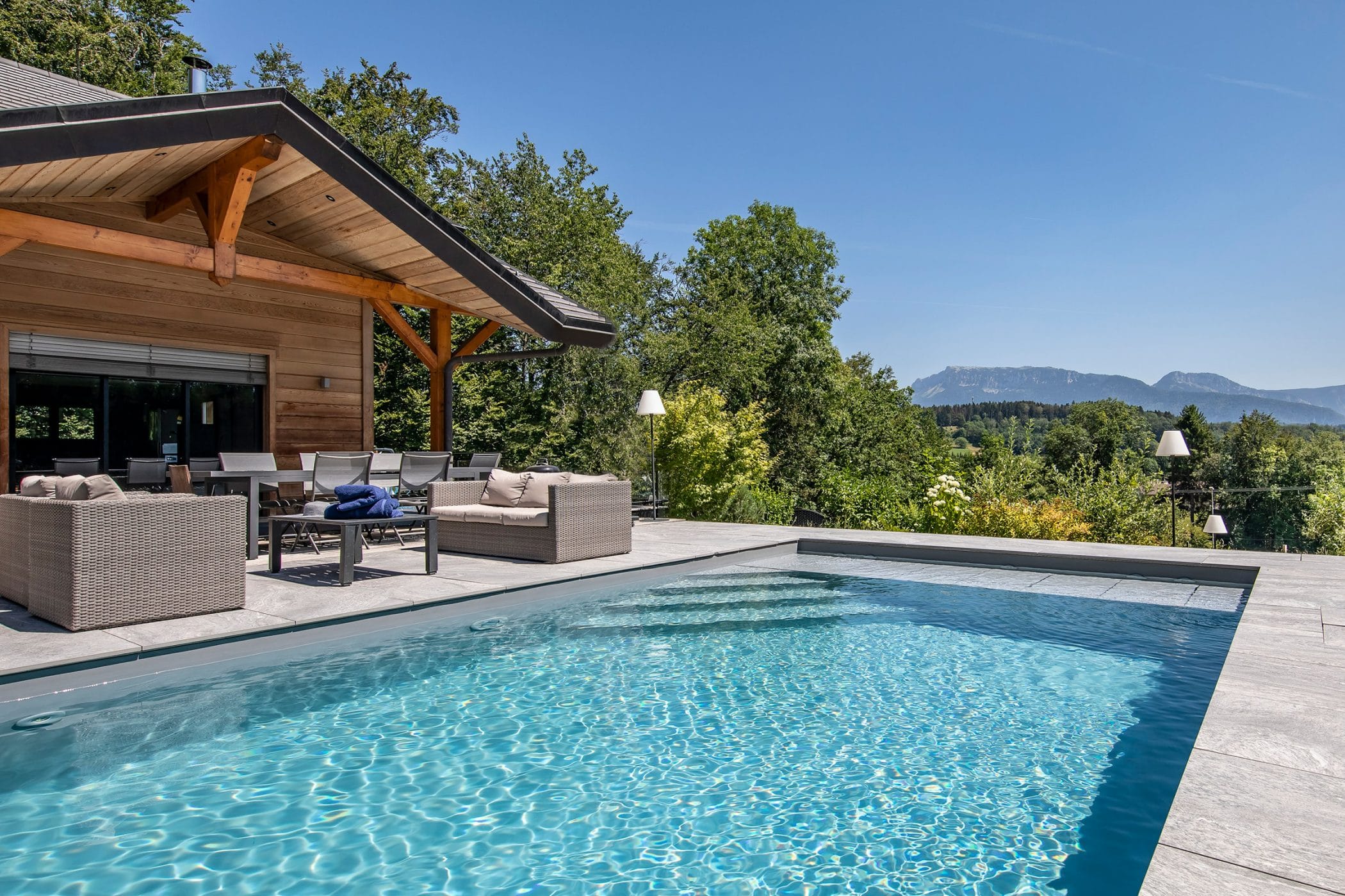 piscines_magiline_escalier_magi2beach2_2019-MAGILINE-LALIGNEDUTEMPS-EVIRES-_FRED_PIEAU-5889